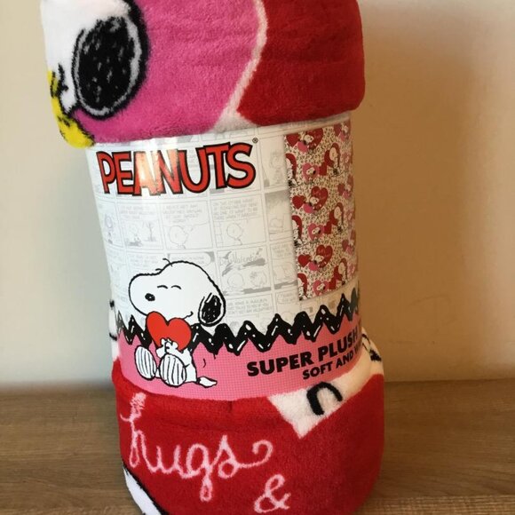 Peanuts Snoopy Woodstock Plush Throw Blanket Hugs & Kisses Hearts 46" x 60" NIP - Picture 4 of 4
